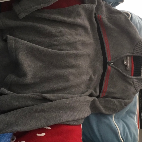 2pullover sweaters never worn  1 hoodie never worn - Picture 3 of 5